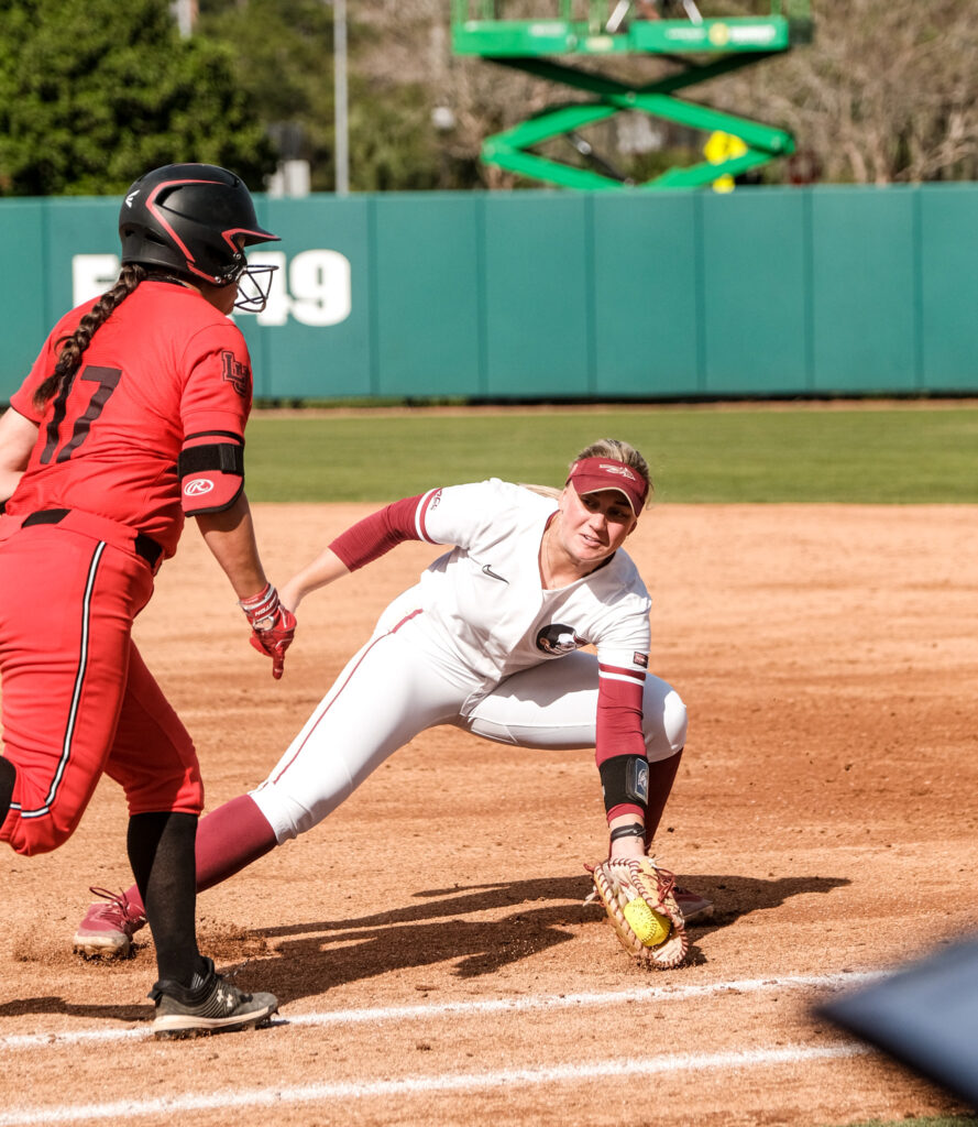 softball player running around