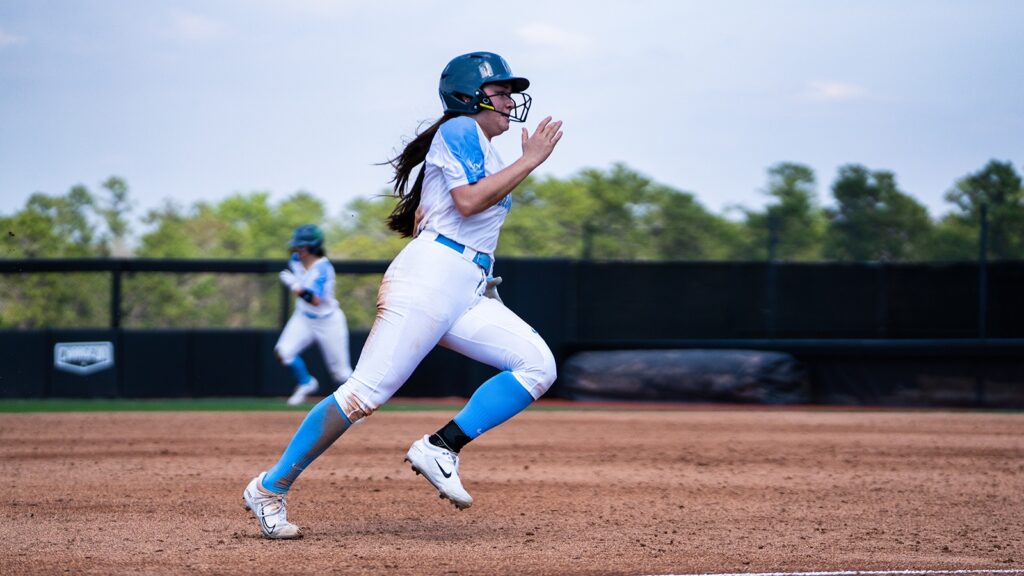 softball player running