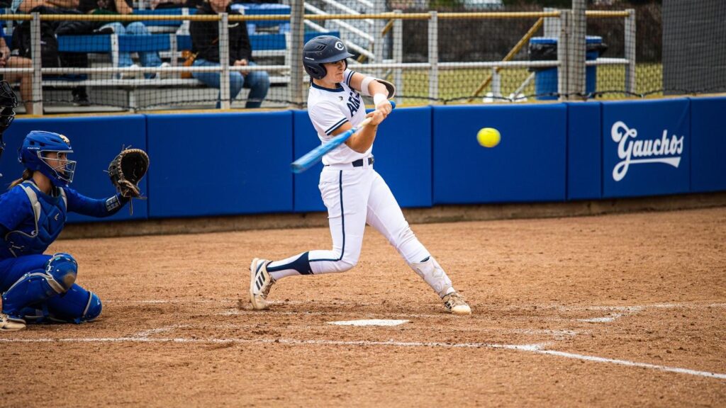 softball playes