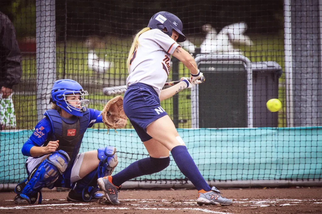 softball reviever woman